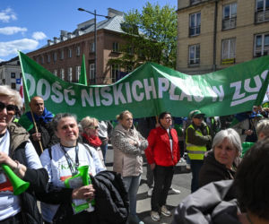 Protest pracowników ZUS w Warszawie przed Ministerstwem Finansów