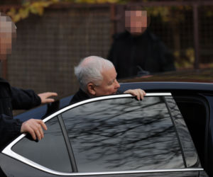 Kaczyński zablokowany pod kościołem