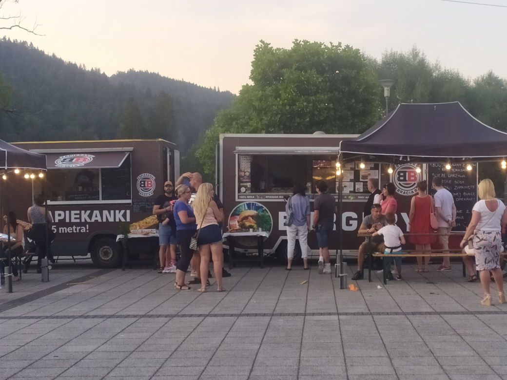 foodtracki na Bulwarach nad Sołą