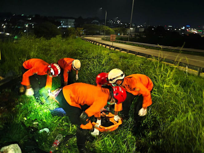 Indonezja/ Władze: w wypadku autobusu zginęło co najmniej 15 osób