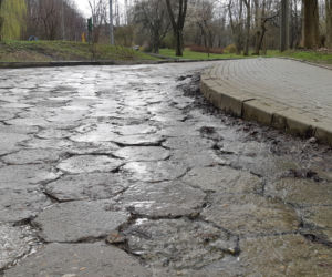 Wyciek wody pod górą św. Marcina