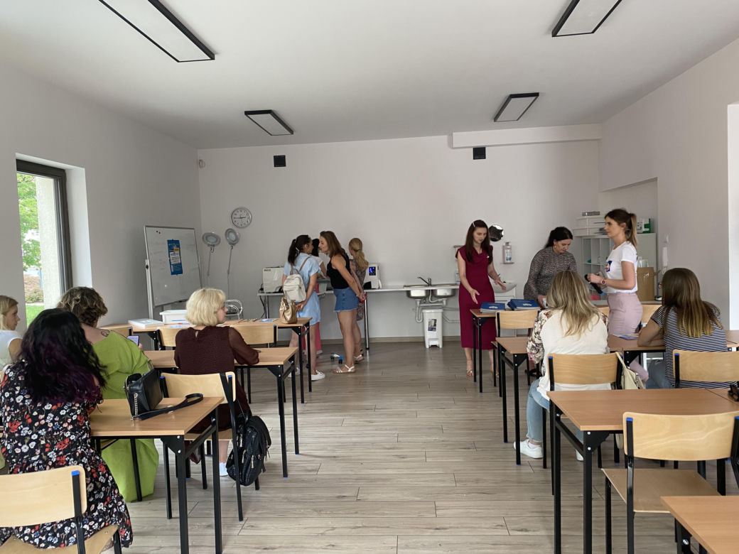 Wakacyjny patrol Eska Summer City w olsztyńskim oddziale Szkoły Policealnej Pascal