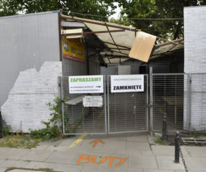 Burzą bazar na Banacha).