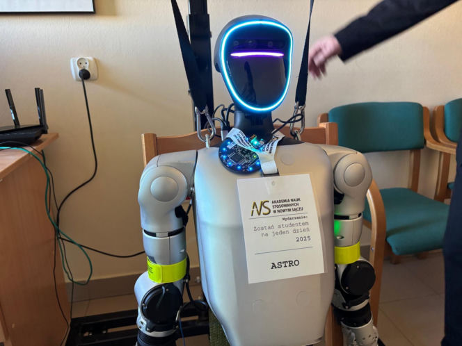 Robot humanoidalny nowosądeckiej ANS