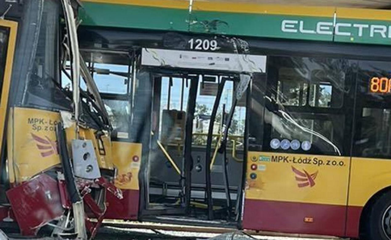 Łódź. Autobus i tramwaj zderzyły się pod dworcem Łódzka Kaliska [ZDJĘCIA]