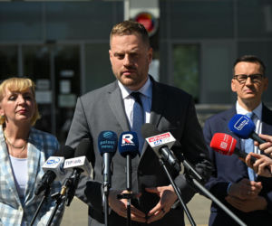 Konferencja posłów PiS przed Szpitalem Południowym z udziałem Mateusza Morawieckiego