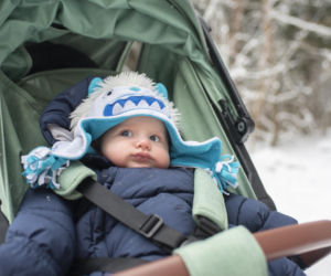 Jak ubierać niemowlę zimą, aby nie zmarzło na spacerze?