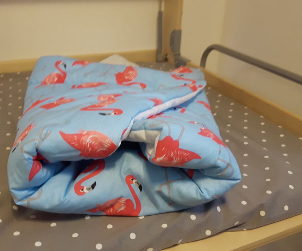 Rodzice dziewczynki są zakażeni koronawirusem, ale ona urodziła się zdrowa. 