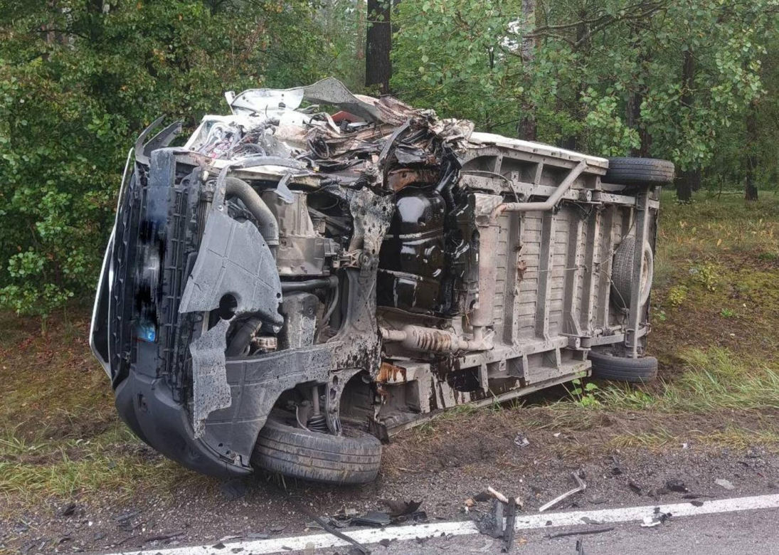 Trzy auta rozbite, jedna osoba w szpitalu! Droga krajowa zablokowana po wypadku