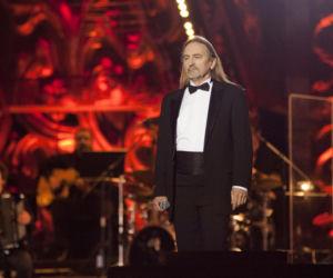 Zanim został głosem rocka, Marek Piekarczyk budował piece. Tak przez lata zmieniał się juror The Voice