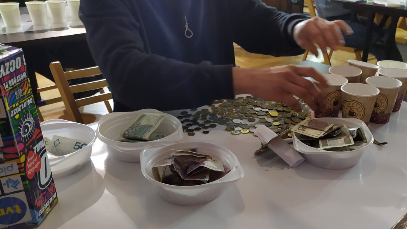 Gorące serca smagane wiatrem. Torunianie grają z WOŚP po raz trzydziesty! [FOTO]