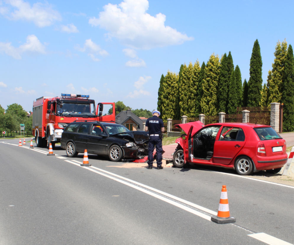 Starsza kobieta NIE ŻYJE po czołowym zderzeniu w Połomiu Dużym