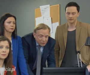 Barwy szczęścia odcinek 1492. Szczepan (Arkadiusz Janiczek), Klaudia (Anna Grycewicz), Władek (Przemysław Stippa), Sabina (Barbara Kurzaj)