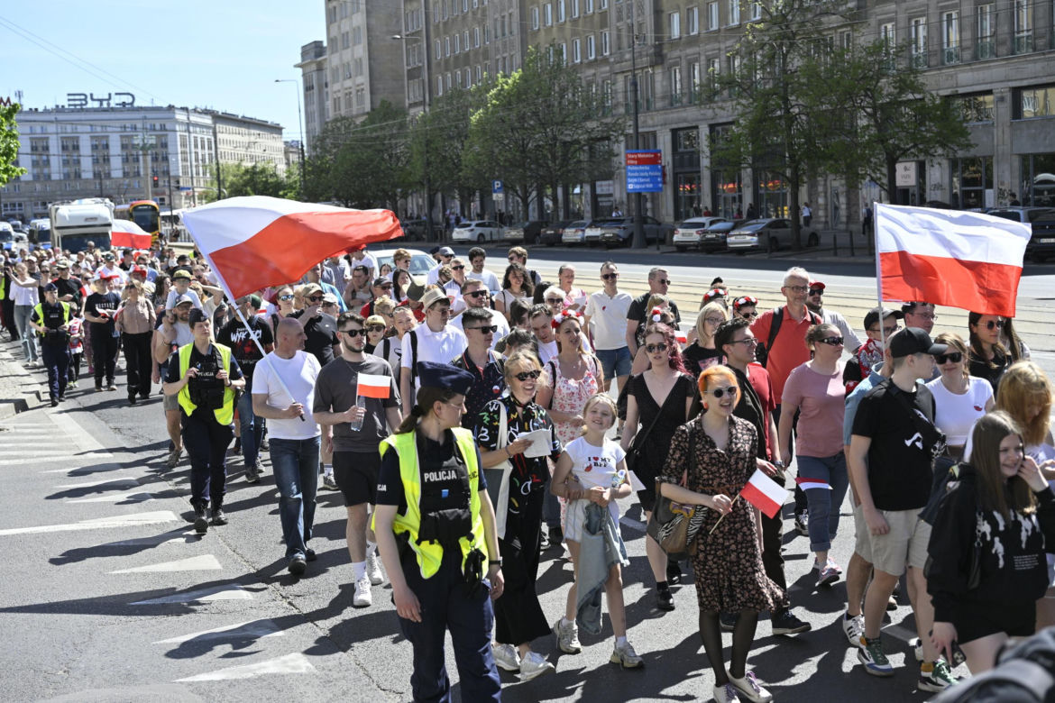 Warszawa.  Marsz Konstytucji 3 Maja