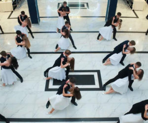 Ta studniówka przejdzie do historii. Zrezygnowali z poloneza i podbijają internet