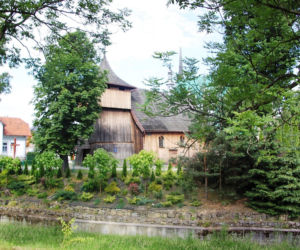 To jedna z najpiękniejszych małopolskich wsi. Kiedyś należała do dwóch zakonów