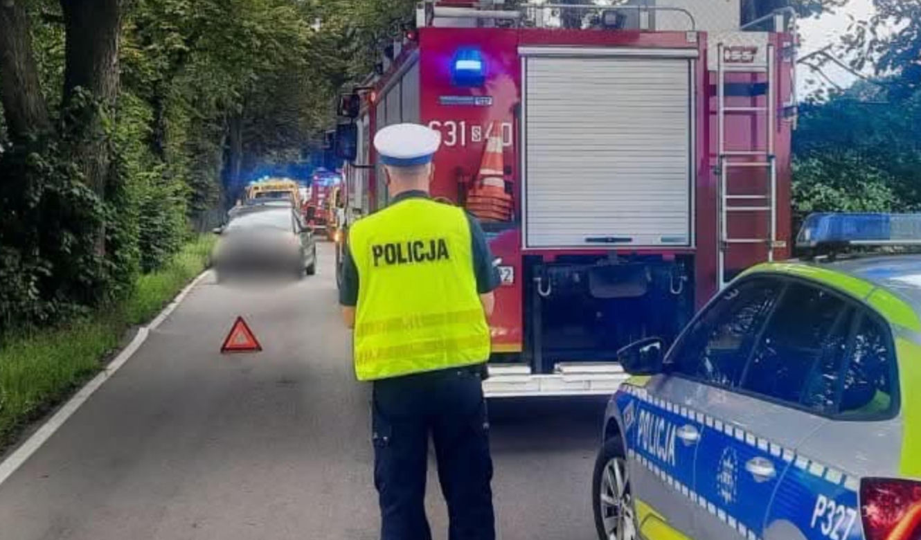 Tragiczny wypadek na prostym odcinku drogi! Nie żyje jedna osoba