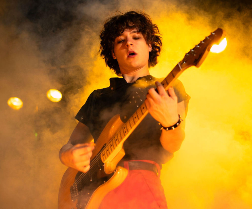 Mniej obcy - Netflix pokaże biografię wokalisty Lady Pank. Jana Borysewicza zagra debiutant