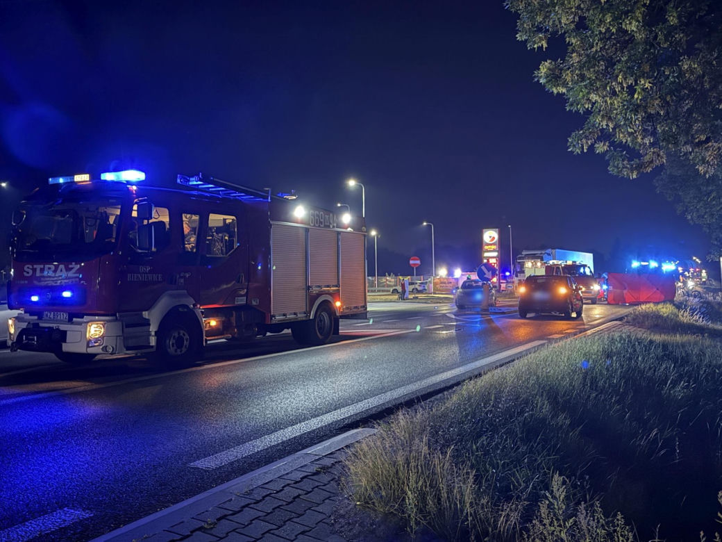 Błonie. Wjechali hulajnogą elektryczną prosto pod tira. Nie mieli szans, zaginęli na miejscu