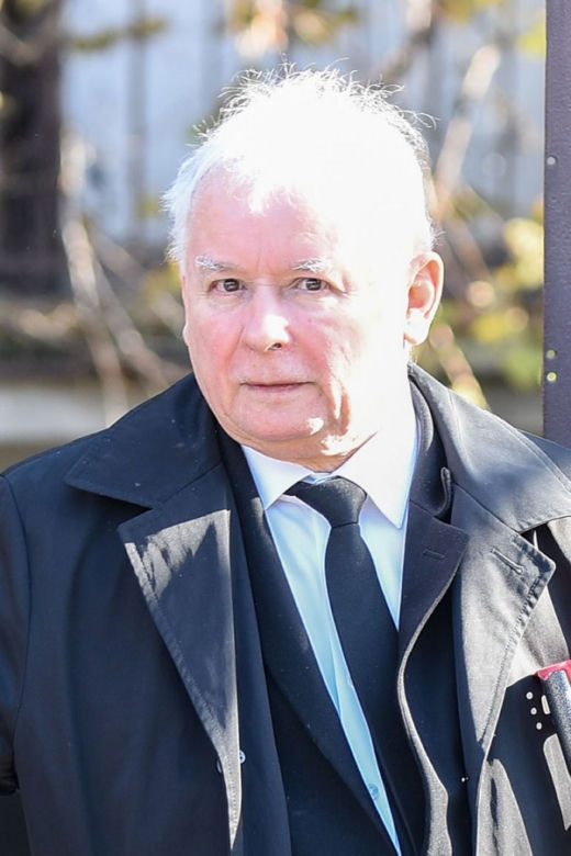 Limuzyną na grób matki. Jarosław Kaczyński 