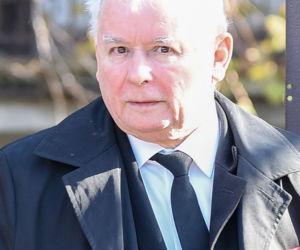 Limuzyną na grób matki. Jarosław Kaczyński 