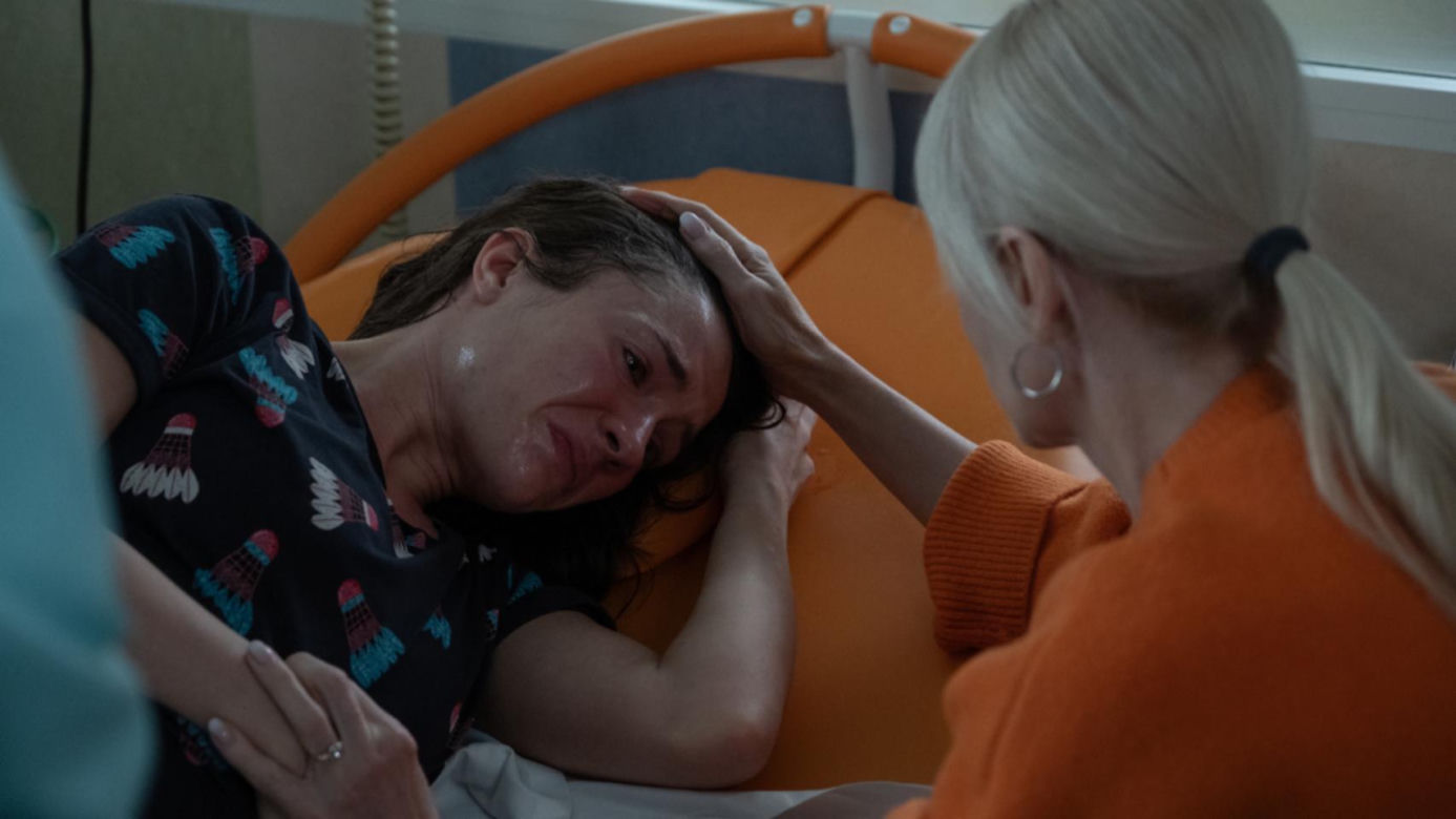 Na Wspólnej odc. 4016: Ania (Sonia Mietielica), Ewa (Ewa Gawryluk)
