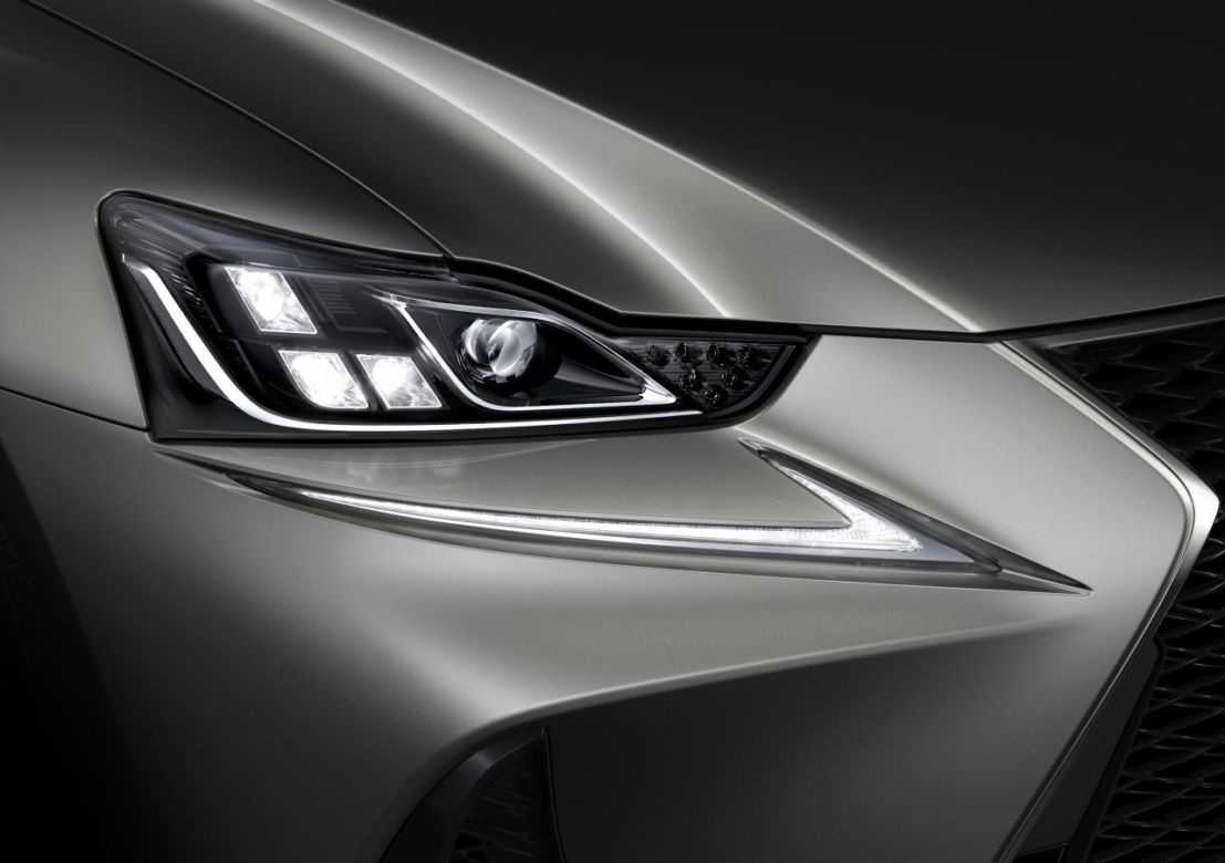 Lexus IS 200t lifting 2017