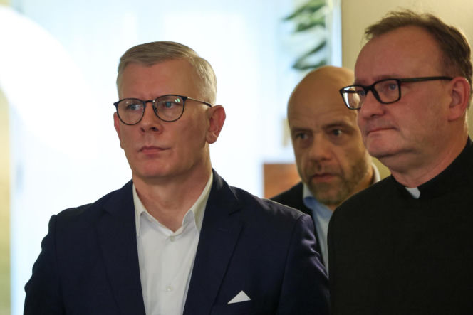 Demontaż okrągłego stołu w Pałacu Prezydenckim