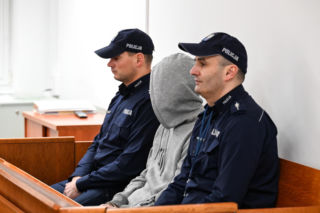 Skrzywdził dwie kobiety. 44-latek stanął przed sądem