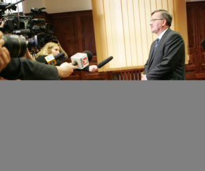 Bronisław Komorowski został zlustrowany - złożył prawdziwe zeznanie lustracyjne