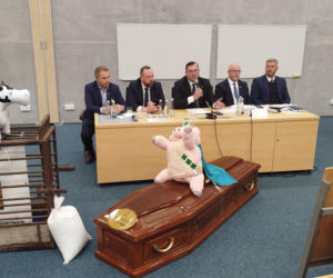 Protest rolników na spotkaniu z ministrem rolnictwa na Uniwersytecie w Siedlcach