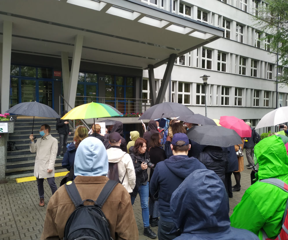 Protest przeciwników polityki zwalniania paracowników Uniwersytetu Pedagogicznego