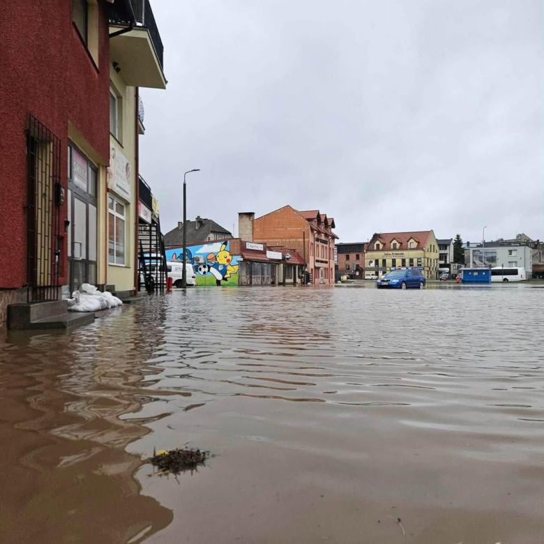 Burze nad Polską. Setki interwencji, tysiące domów bez prądu. IMGW ostrzega. Gdzie będzie najgorzej?