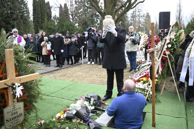Bożena Dykiel spoczęła na Powązkach Wojskowych