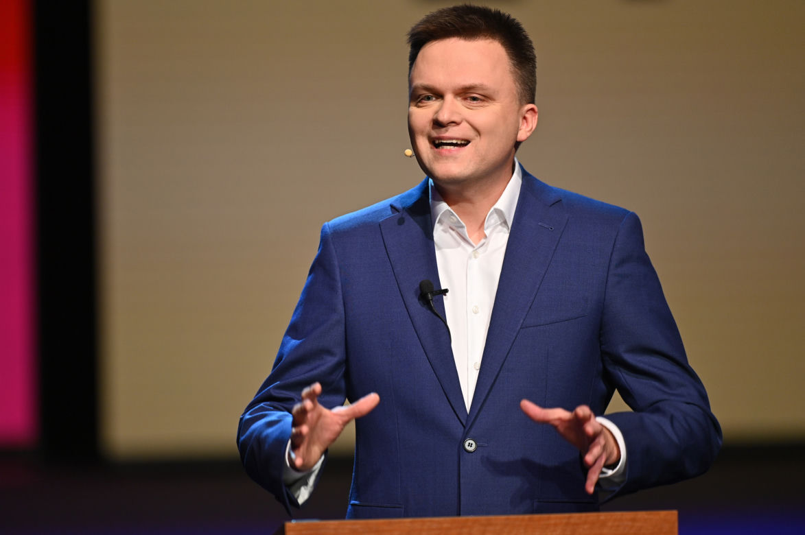 Hołownia  komentuje rząd walczący z koronawirusem