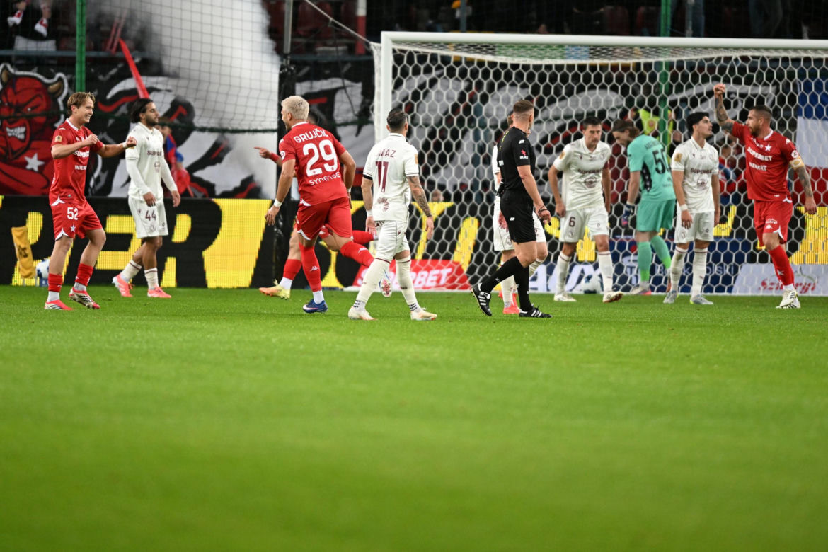 Wisła Kraków - Jagiellonia Białystok; Zdjęcia kibiców i zawodników z meczu 8. kolejki PKO BP Ekstraklasy