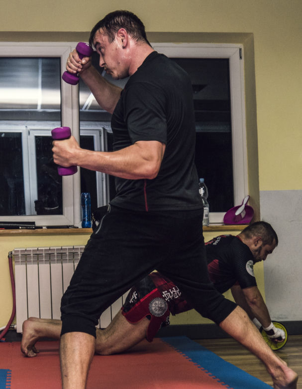 Radek Liszewski trenuje kick boxing