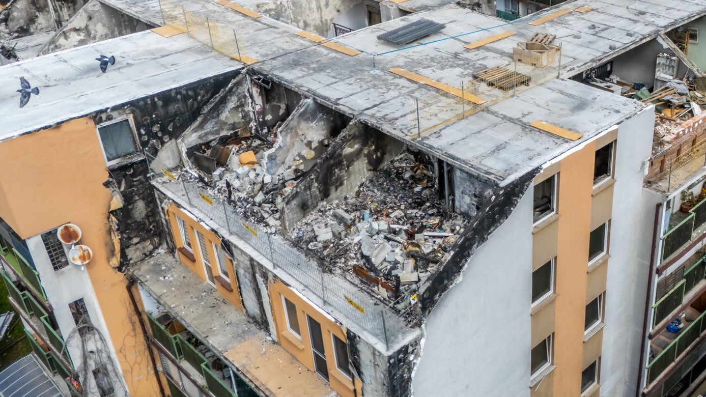 Blok w Ząbkach po pożarze