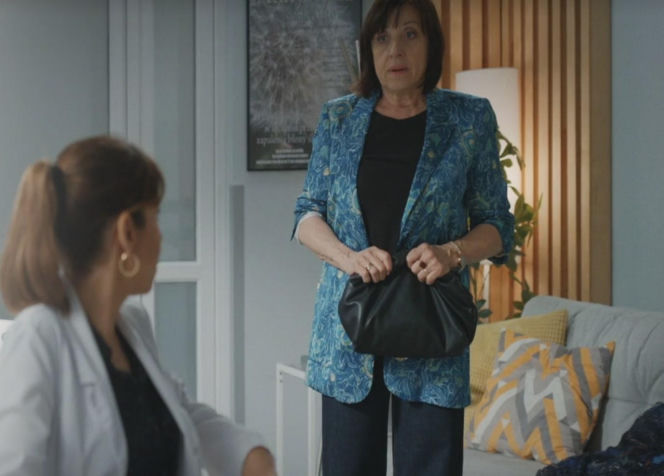 M jak miłość, odcinek 1900. Iwona (Hanna Śleszyńska), Aneta (Ilona Janyst)