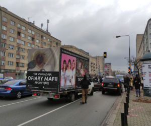 Ogromna awantura na ul. Puławskiej. Zablokowali furgonetkę antyaborcyjną 