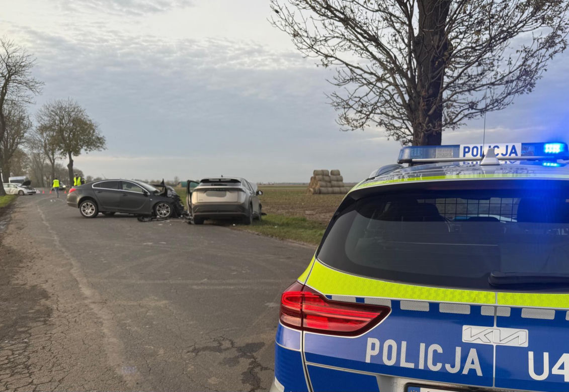 Poważny wypadek podczas wymijania w pow. gostyńskim. Lądował śmigłowiec LPR