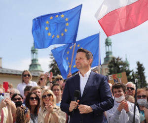 Rafał Trzaskowski w Świętokrzyskiem: Tłumy w Kielcach, incydent z KSIĘDZEM w Busku!	