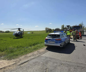 W Szerzawach zderzyły się dwa samochody. Lądował śmigłowiec LPR