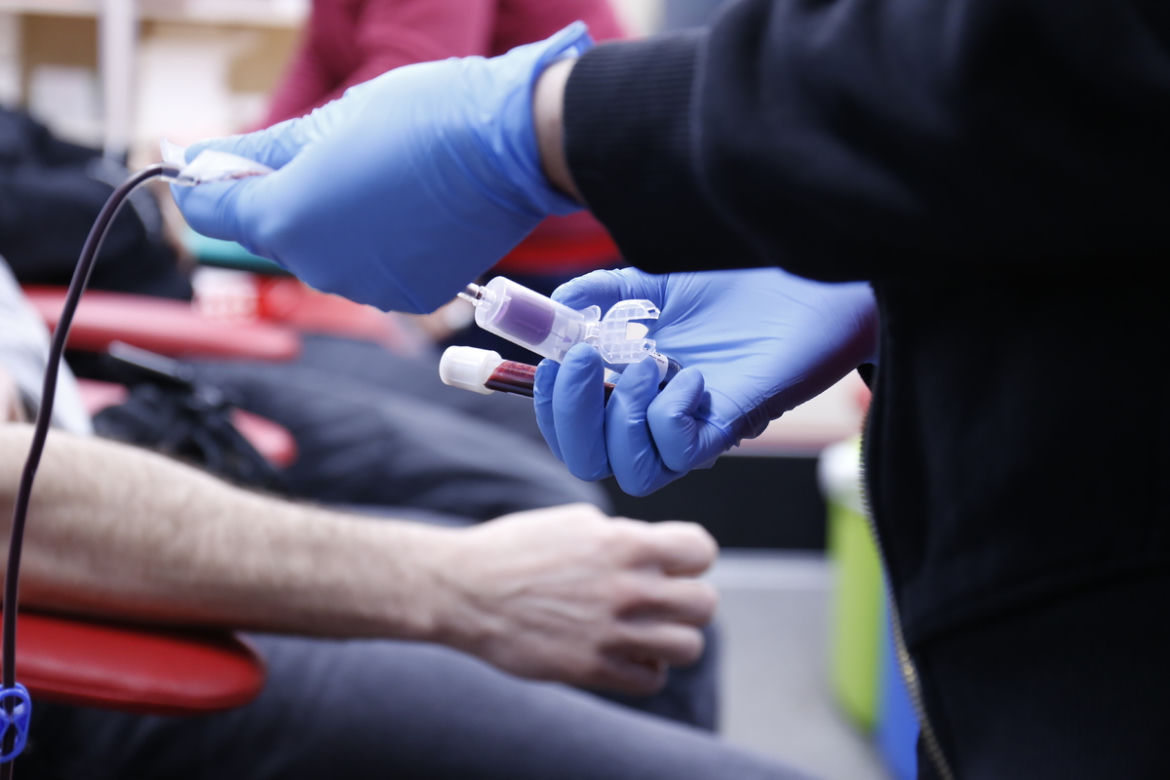 Akcja krwiodawstwa przed komendą wojewódzką. Policjanci oddali blisko 10 litrów krwi! 