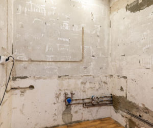 Murator Remontuje, Klejenie i fugowanie płytek