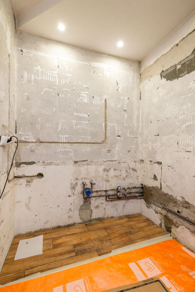 Murator Remontuje, Klejenie i fugowanie płytek
