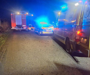 Straszny wypadek przerwał życie młodego kierowcy. 20-latek rozbił się na drzewie!