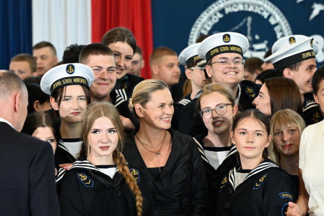 Barbara Nowacka na koniec roku szkolnego pojechała do Darłowa