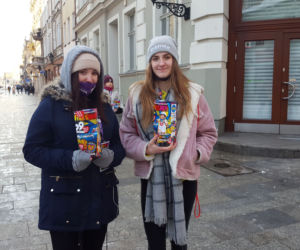 Pomaga pogoda i... przebranie też. Trwa finał WOŚP w Lesznie