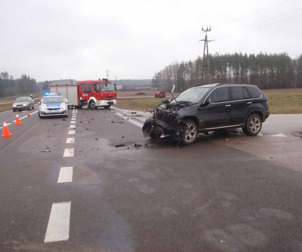 Kamień. BMW zderzyło się z peugetoem. 6 osób rannych
